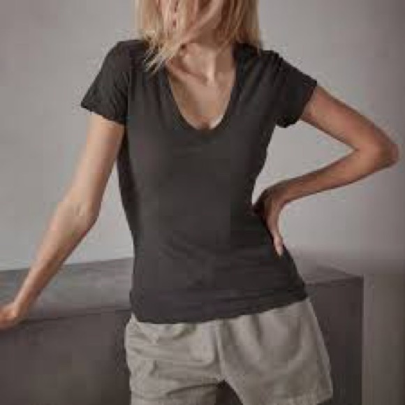 James Perse Casual V-Neck Tee excellent condition - Picture 1 of 8